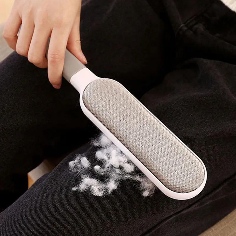 The "Glow Clean" Reusable Electrostatic Lint Eraser Brush Glow