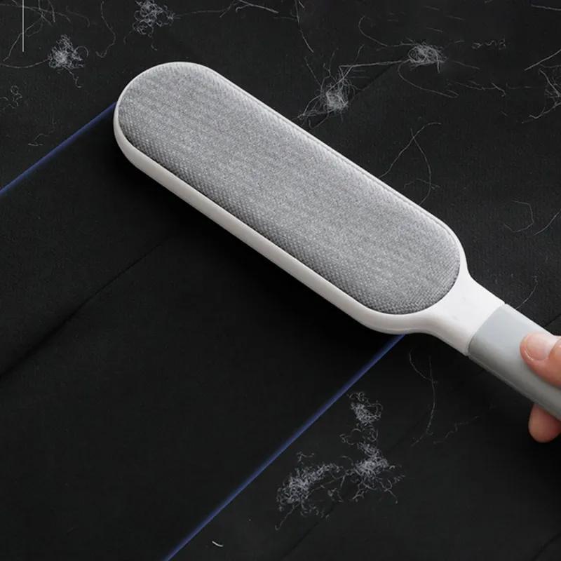 The "Glow Clean" Reusable Electrostatic Lint Eraser Brush Glow
