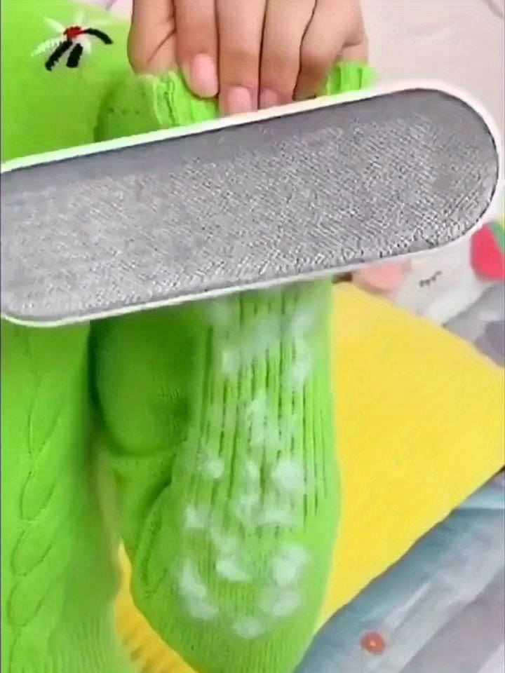 The "Glow Clean" Reusable Electrostatic Lint Eraser Brush Glow